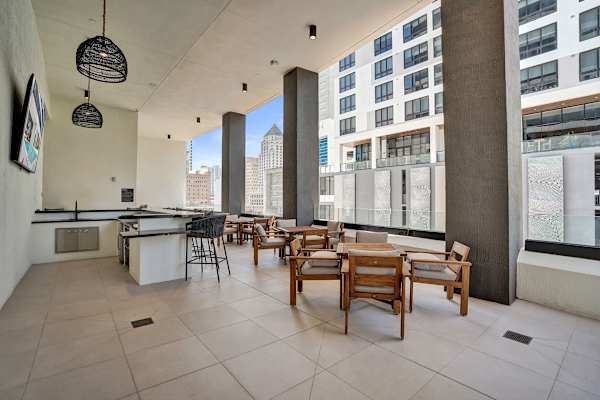 Miami 2BR Condo | Rooftop Jacuzzi, Pool & Gym