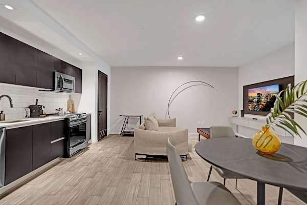 47th Floor Miami Studio w/ Balcony & Rooftop Pool