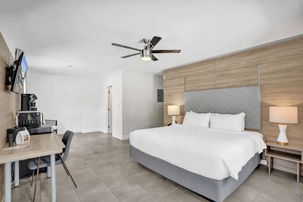 Botanica King Stay w/ Sofa Bed at Ocean Blvd