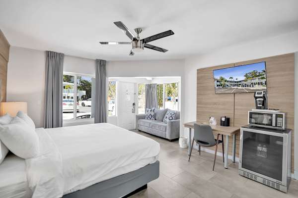 Botanica King Stay w/ Sofa Bed at Ocean Blvd