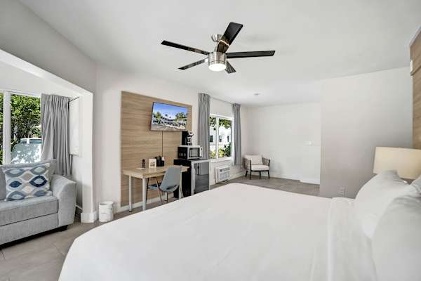 Botanica King Stay w/ Sofa Bed at Ocean Blvd