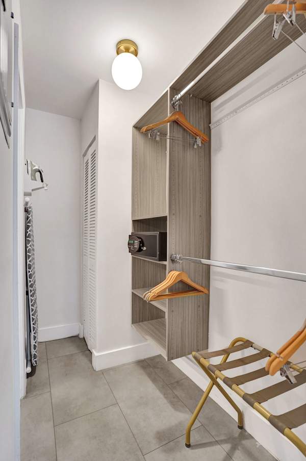 Fort Lauderdale Suite w/ Kitchenette |The Botanica