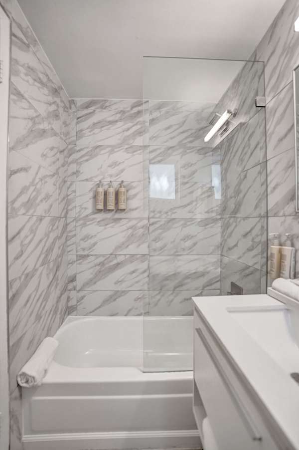 Fort Lauderdale Suite w/ Kitchenette |The Botanica