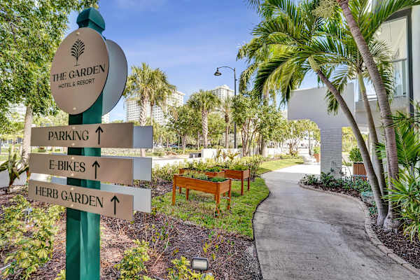 Fort Lauderdale Suite w/ Kitchenette |The Botanica