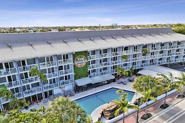 Ocean Blvd Two Doubles Suite with Kitchenette!