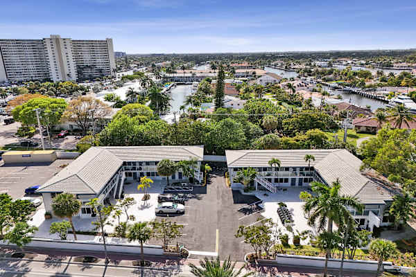 Ocean Blvd Two Doubles Suite with Kitchenette!