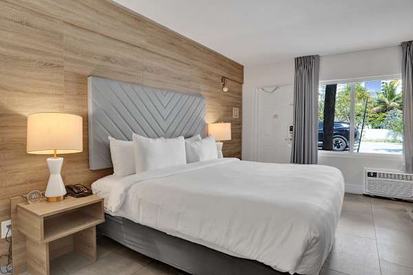 Ocean Blvd King Suite Near the Beach!