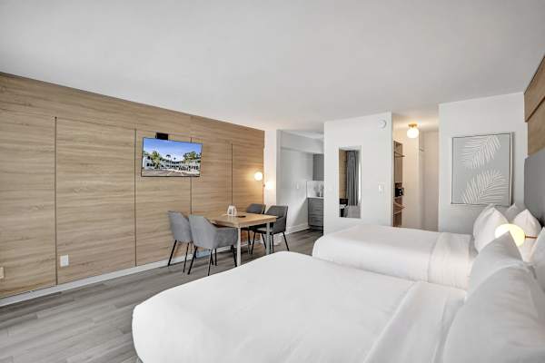 Ocean Blvd Two Doubles Suite with Kitchenette!