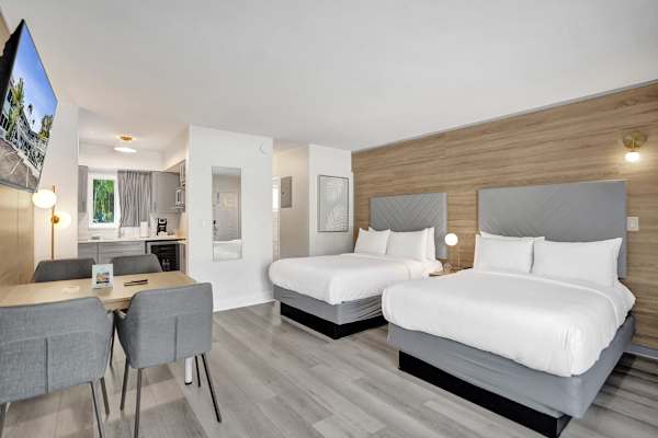 Ocean Blvd Two Doubles Suite with Kitchenette!