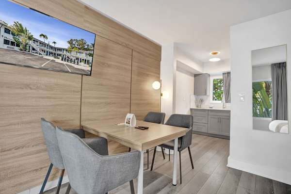 Ocean Blvd Two Doubles Suite with Kitchenette!