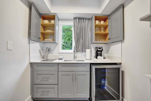 Ocean Blvd Two Doubles Suite with Kitchenette!