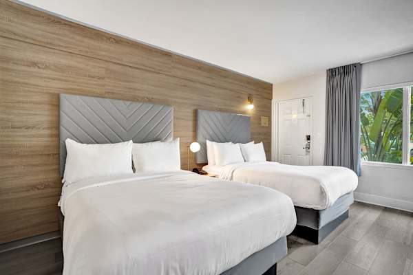 Ocean Blvd Two Doubles Suite with Kitchenette!