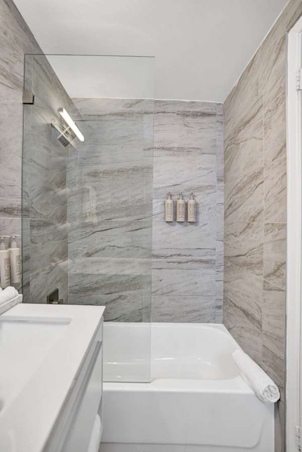 Ocean Blvd Two Doubles Suite with Kitchenette!
