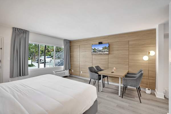 King Suite with Kitchenette at Ocean Blvd Near the Beach!