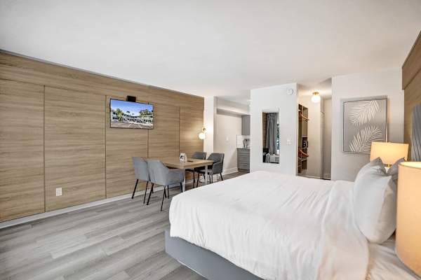 Boutique King Suite w/ Kitchenette