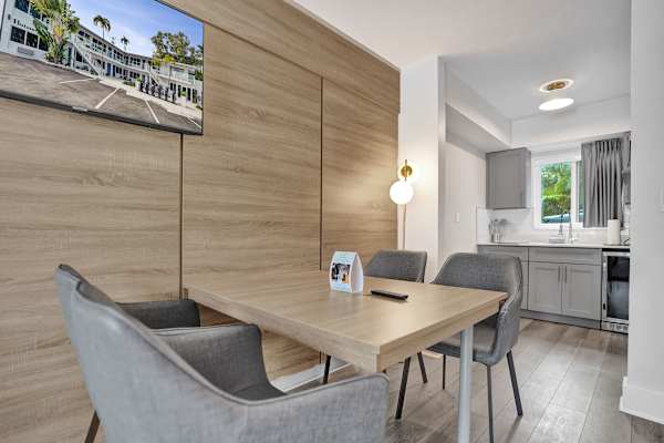 Boutique King Suite w/ Kitchenette