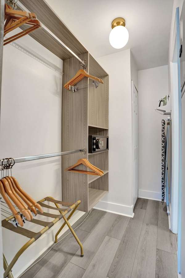 Boutique King Suite w/ Kitchenette