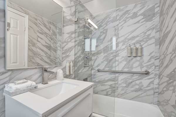 Boutique King Suite w/ Kitchenette