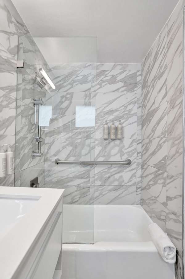 Boutique King Suite w/ Kitchenette