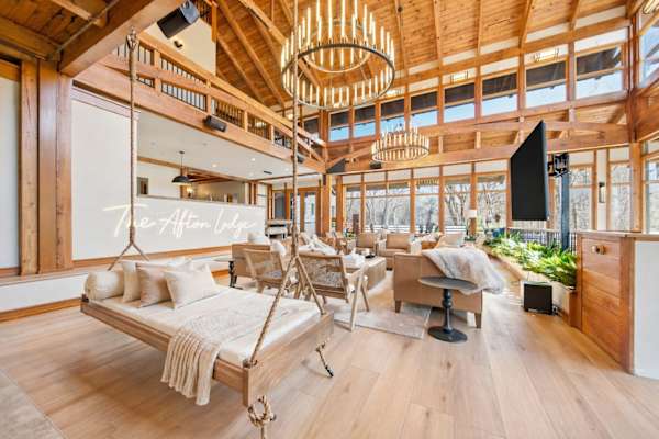 *NEW* Afton Lodge 10,000sqft/Indoor Pool/Hot tub