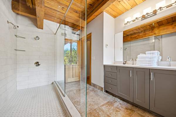 *NEW* Afton Lodge 10,000sqft/Indoor Pool/Hot tub