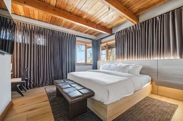 *NEW* Afton Lodge 10,000sqft/Indoor Pool/Hot tub