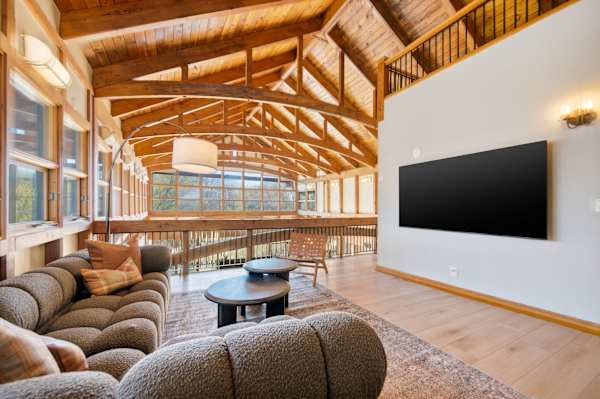 *NEW* Afton Lodge 10,000sqft/Indoor Pool/Hot tub