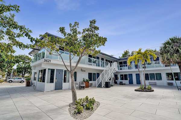 Coastal King Suite at The Botanica | Ocean Blvd