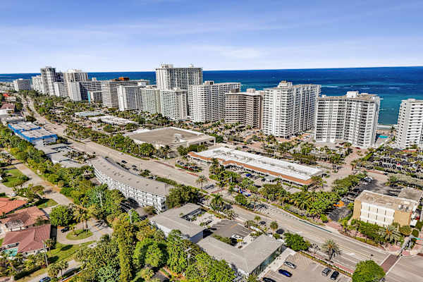 King Suite Near Ocean Blvd near the Beach!