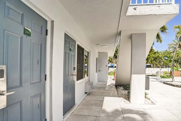 Ocean Blvd King Suite Near the Beach!
