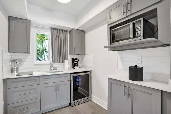 Studio w/ 2 Doubles & Kitchenette | The Botanica