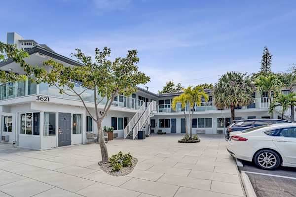 Coastal King Suite Stay at Ocean Blvd