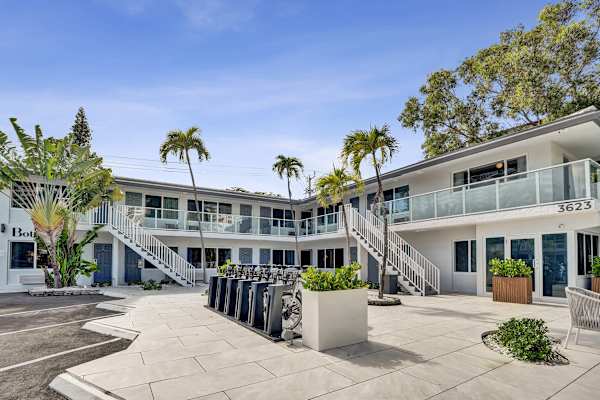 Coastal King Suite Stay at Ocean Blvd
