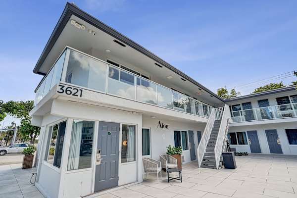 Studio w/ Kitchenette, 2 Doubles & Pool, Ft Laud