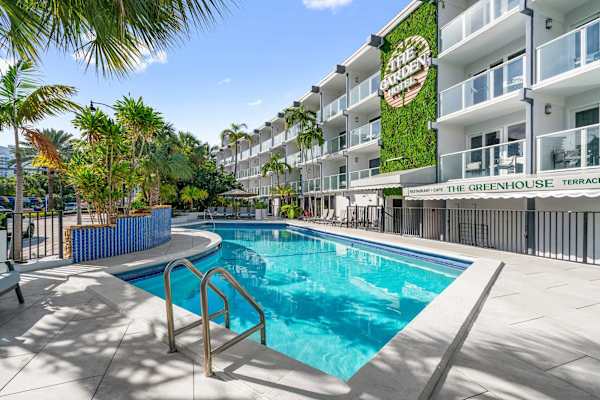 Coastal King Suite w/ Kitchenette