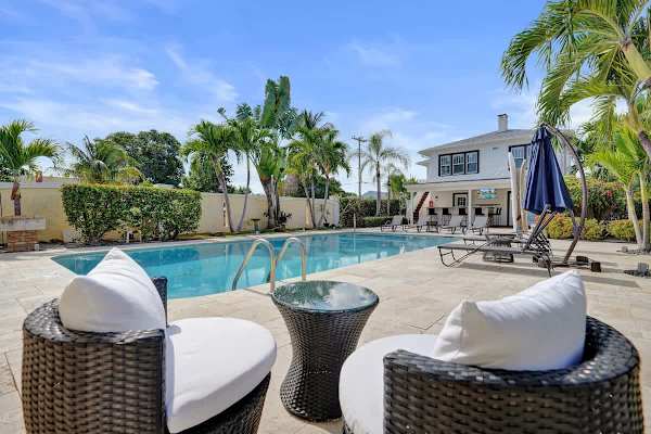 Lake Worth Suite w/ 2 Queen Beds & Pool