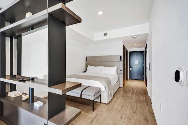 Miami Studio w/ Rooftop Pool Access