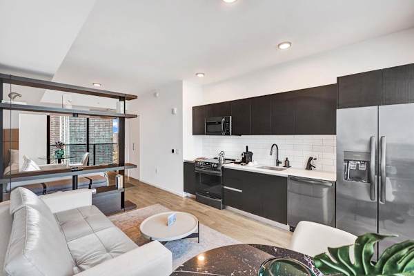 Miami Studio w/ Rooftop Pool Access