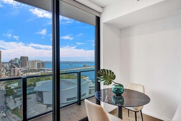 Miami Studio w/ Rooftop Pool Access
