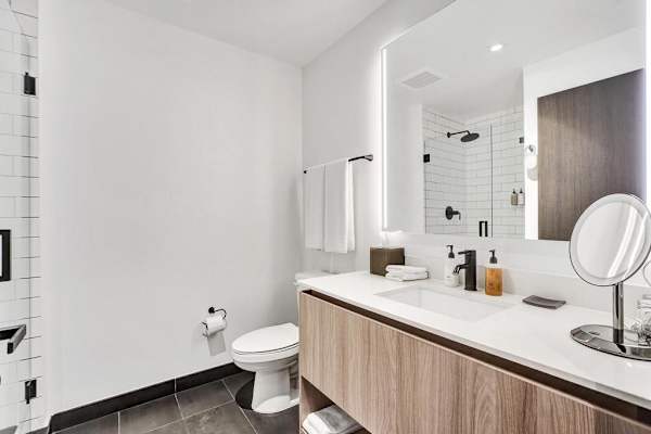 Miami Studio w/ Rooftop Pool Access