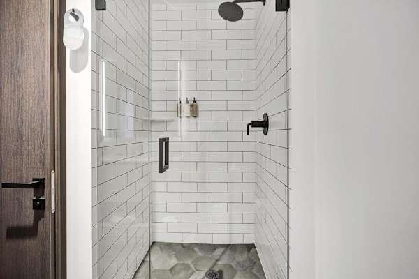 Miami Studio w/ Rooftop Pool Access