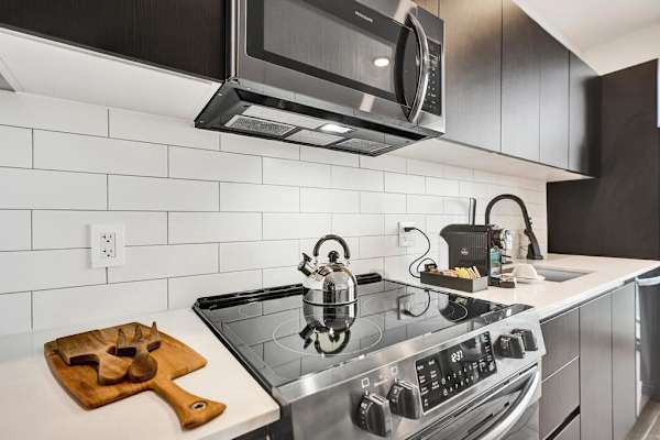 Miami Studio w/ Rooftop Pool Access