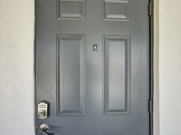 Pelican Studio w/ Full Kitchen in Pompano