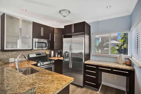 Modern 1BR on 2nd Floor Near Las Olas
