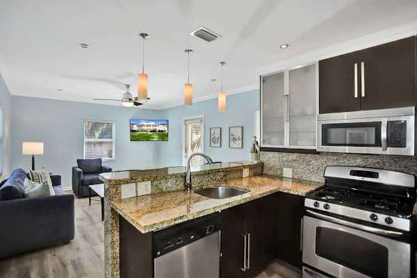 Modern 1BR on 2nd Floor Near Las Olas