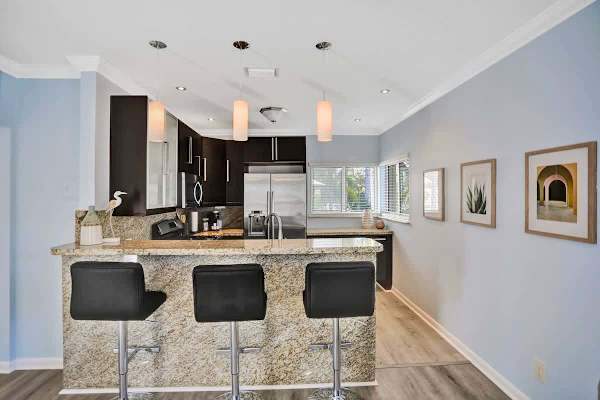 Modern 1BR on 2nd Floor Near Las Olas