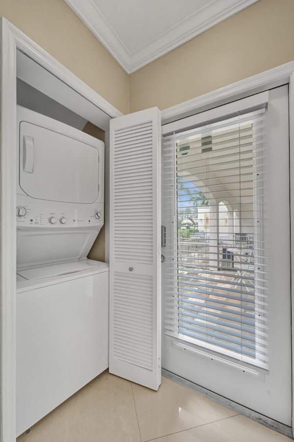 Modern 1BR on 2nd Floor Near Las Olas