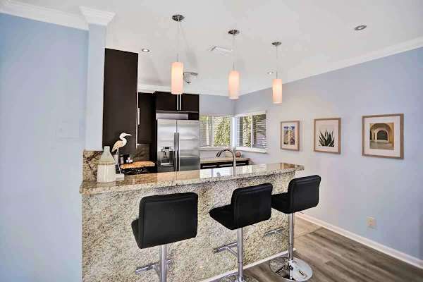 Modern 1BR on 2nd Floor Near Las Olas