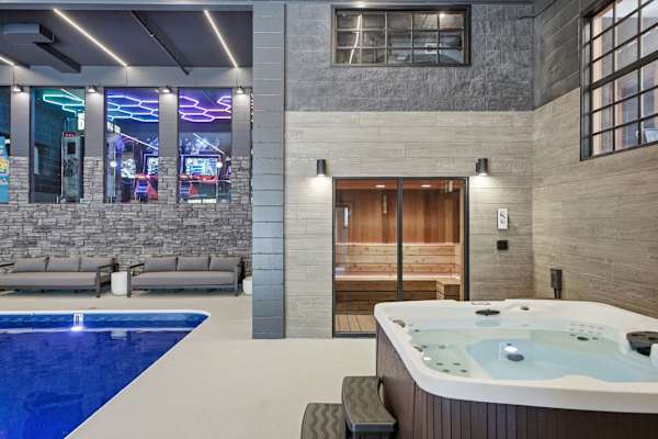 *NEW* Afton Lodge 10,000sqft/Indoor Pool/Hot tub