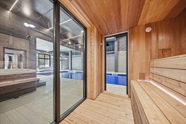 *NEW* Afton Lodge 10,000sqft/Indoor Pool/Hot tub